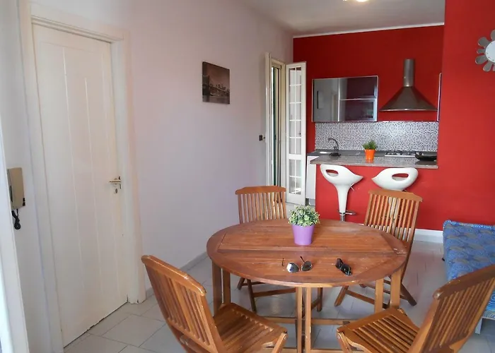 Dei Pini, Con Giardino, Al Mare Di Baia בית נופש גאליפולי